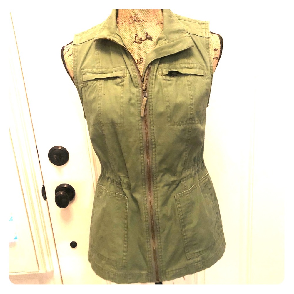 Olive utility vest. NWOT.